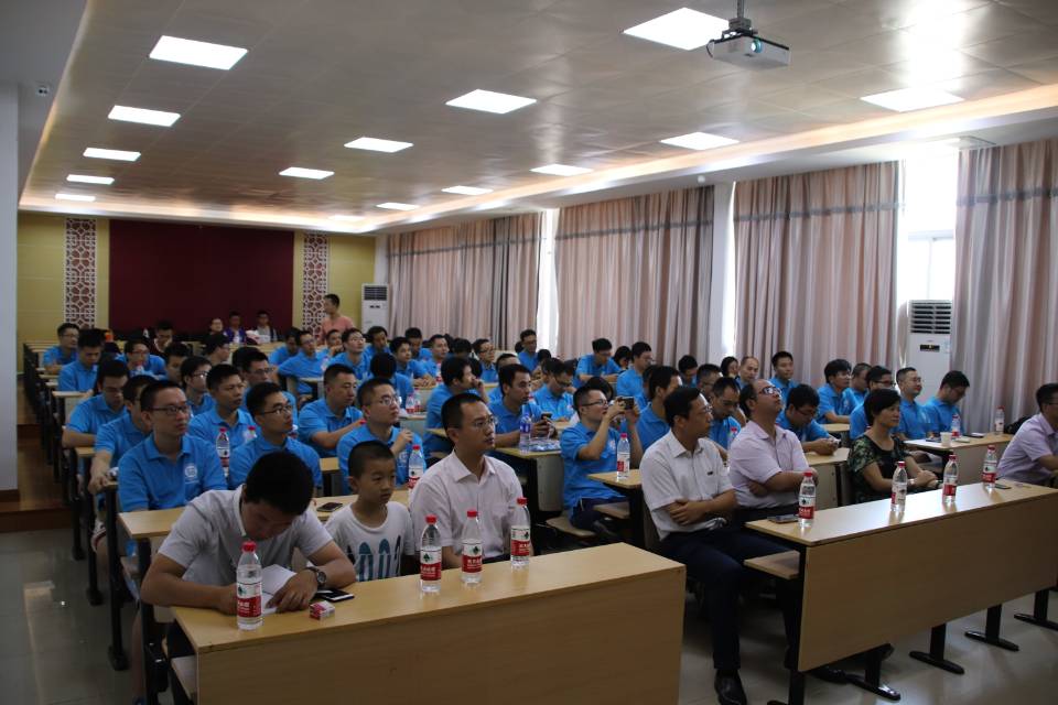 17.10.01 伟德官网成功举办2003级校友毕业十周年聚会5d944b190f736492 17.10.01 伟德官网成功举办2003级校友毕业十周年聚会5d944b190f736492